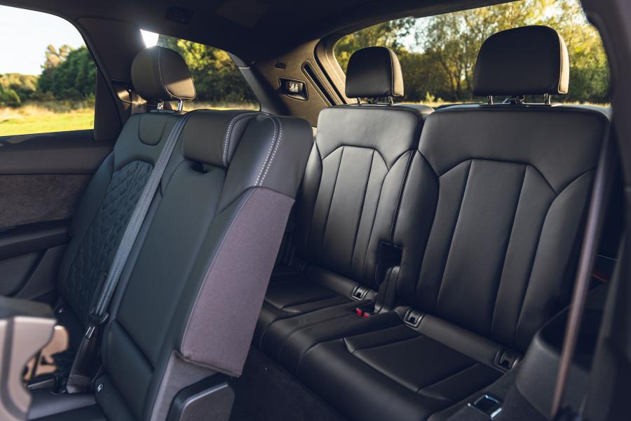 Интерьер Audi SQ7 TDI (4M) 2019 года  (UK) (фото 32 из 46)